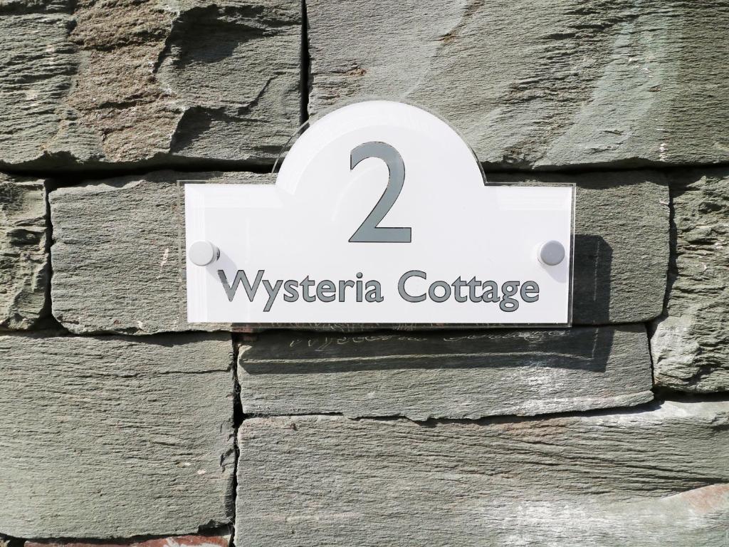 Wysteria Cottage, Windermere room 1