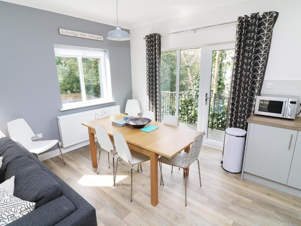Wysteria Cottage, Windermere room 2